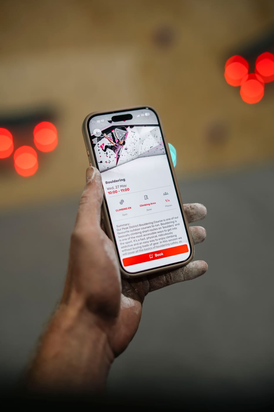 Socio che usa l'app GymRealm personalizzata