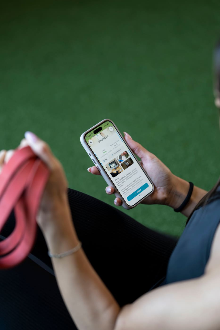 Sócio a utilizar a app GymRealm personalizada do ginásio